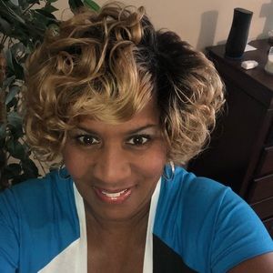 Meet your Posher, Angela